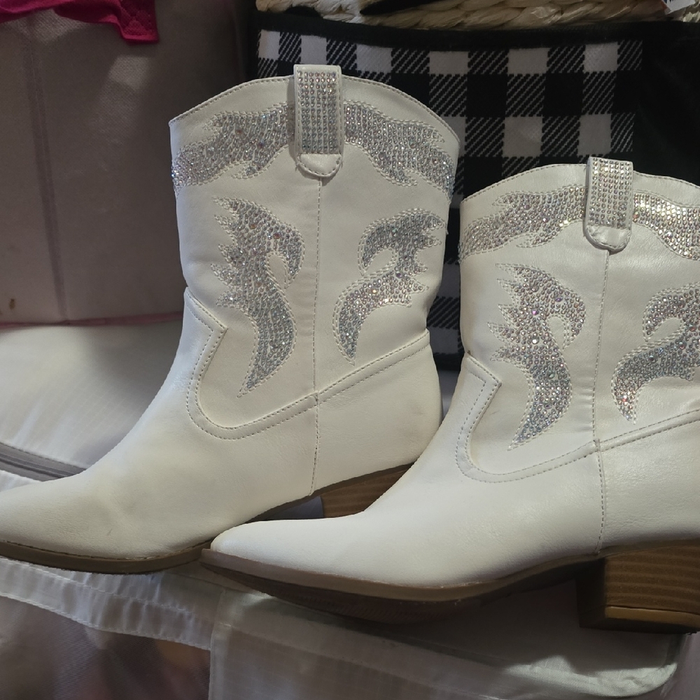 White Western-Style Women's Boots